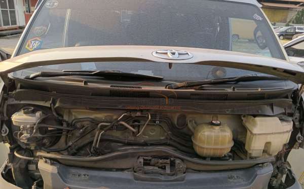 TOYOTA HI ACE COMMUTER