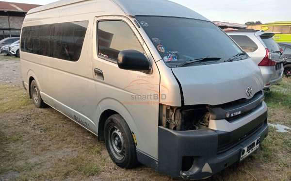 TOYOTA HI ACE COMMUTER