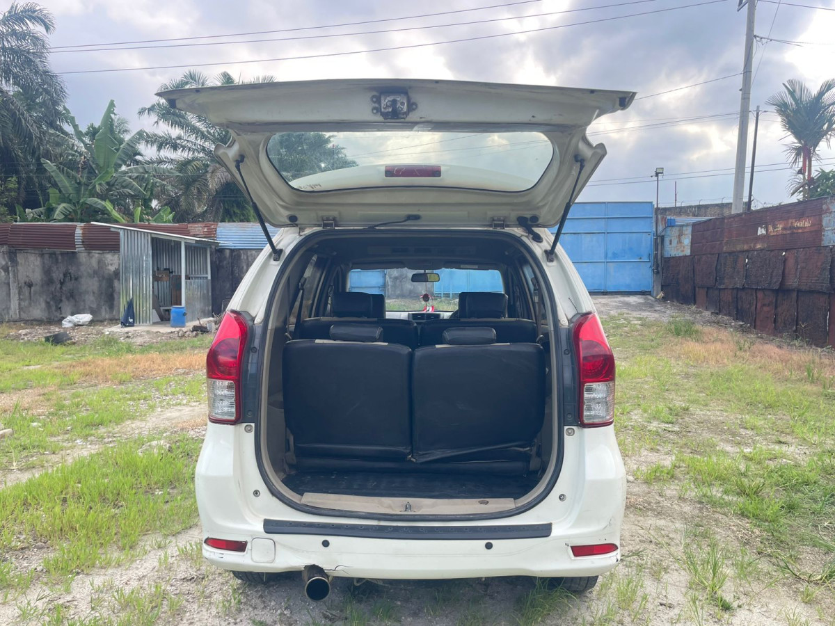 TOYOTA  AVANZA