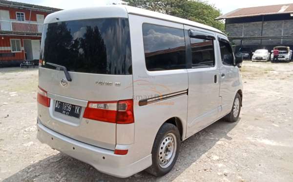 DAIHATSU LUXIO M