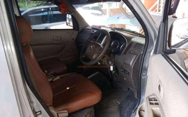 DAIHATSU LUXIO M