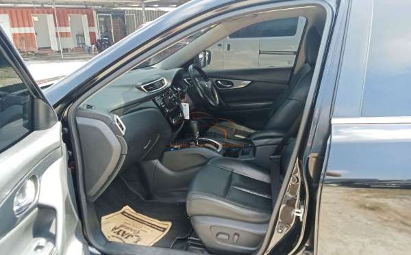 NISSAN  X TRAIL  2.5