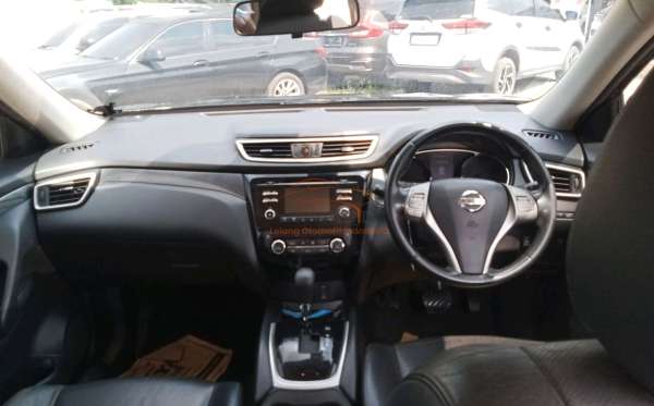 NISSAN  X TRAIL  2.5