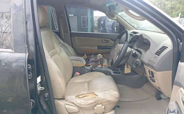 TOYOTA FORTUNER G 2.5 TRD VNT