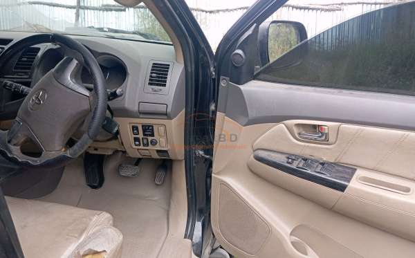 TOYOTA FORTUNER G 2.5 TRD VNT