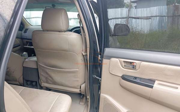 TOYOTA FORTUNER G 2.5 TRD VNT
