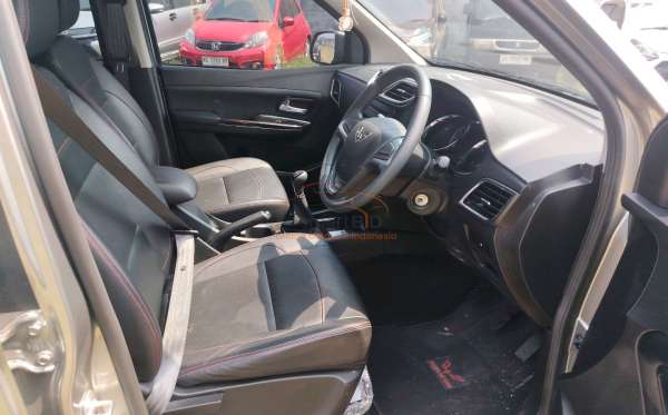 WULING CONFERO S 1.5C