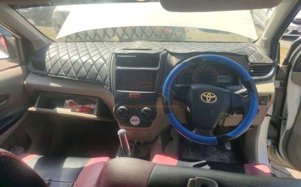 TOYOTA  AVANZA  G