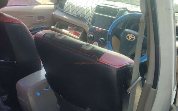 TOYOTA  AVANZA  G