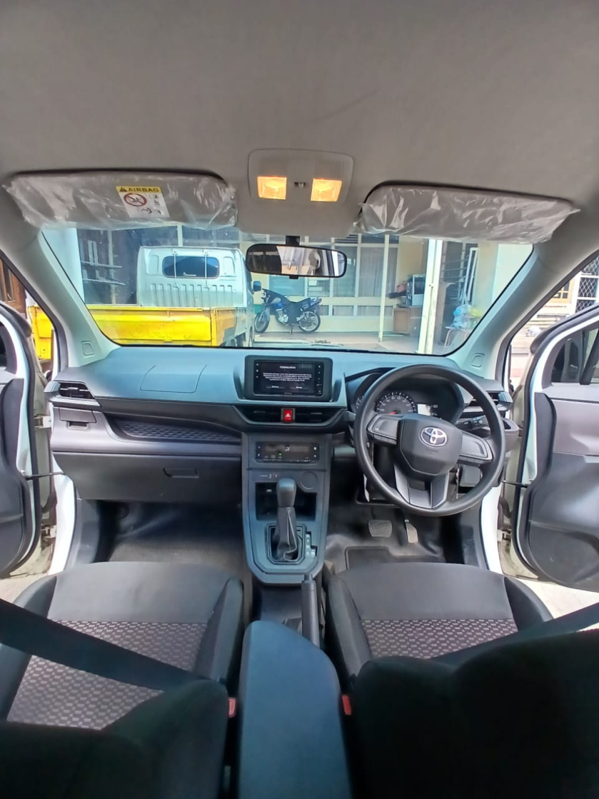 TOYOTA  AVANZA