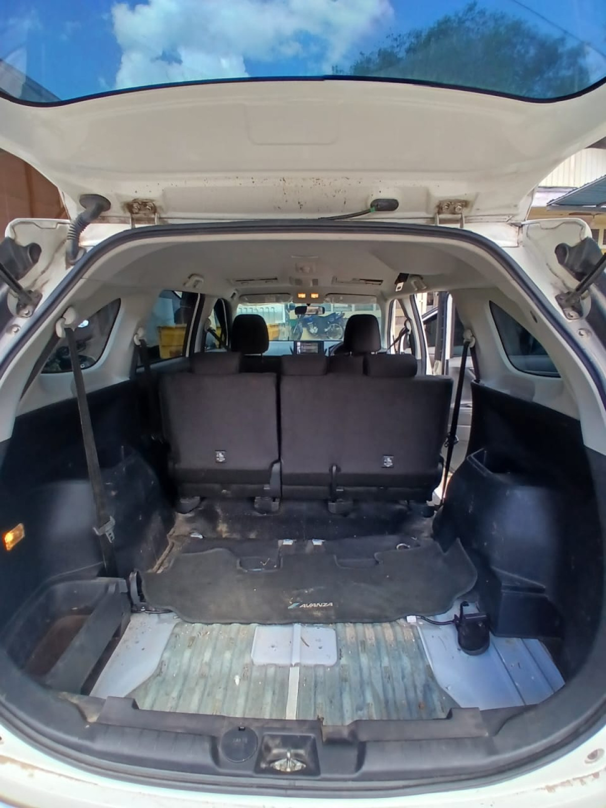TOYOTA  AVANZA
