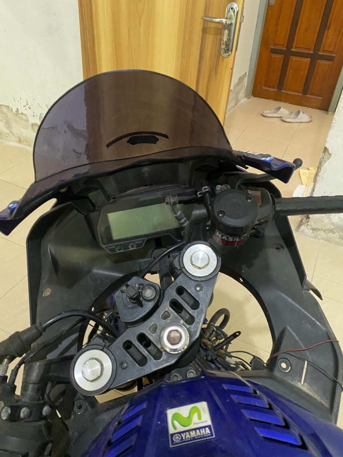 YAMAHA R15