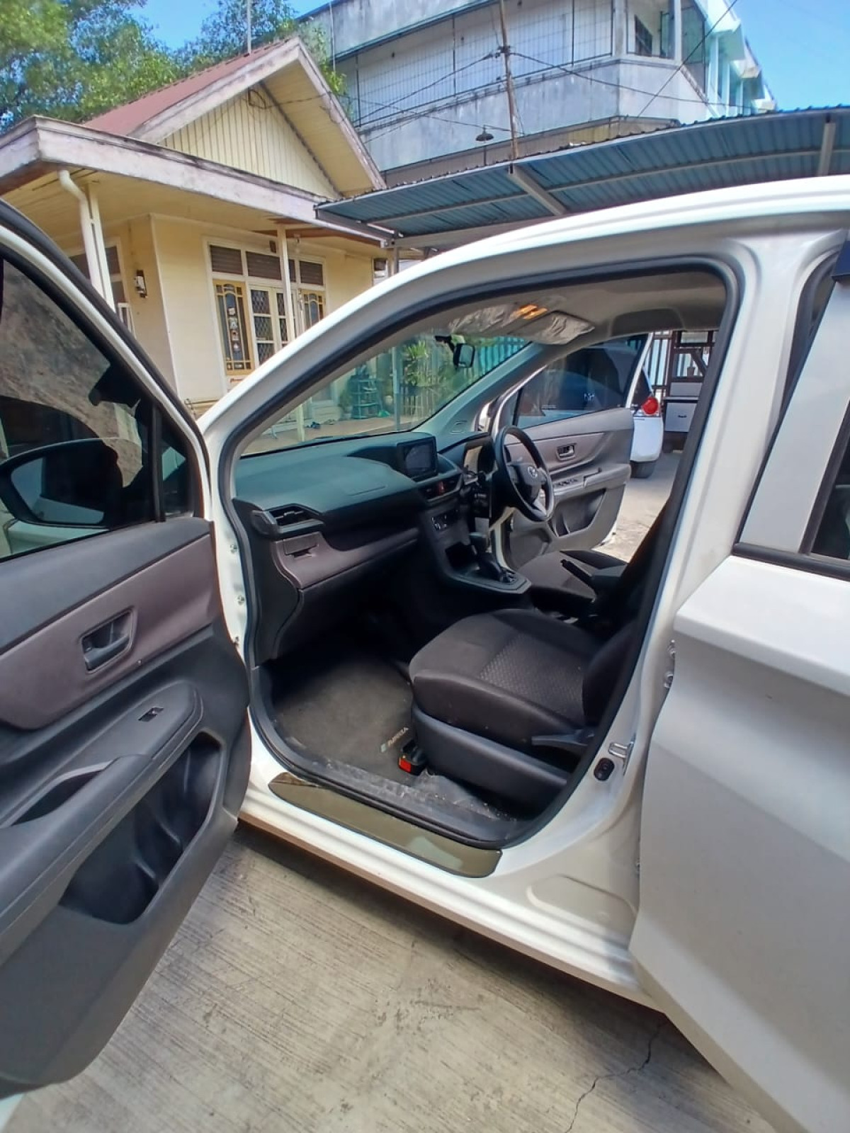 TOYOTA  AVANZA