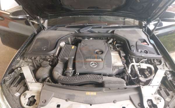 MERCEDES BENZ E 200