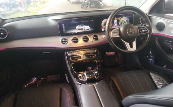 MERCEDES BENZ E 200