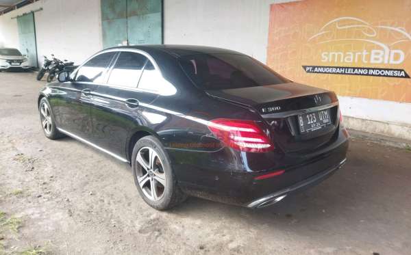 MERCEDES BENZ E 200