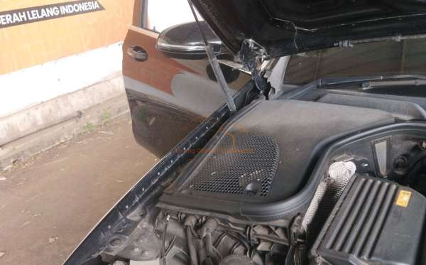 MERCEDES BENZ E 200