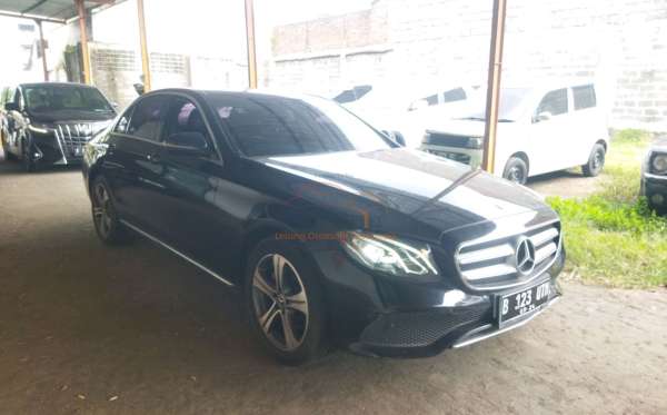 MERCEDES BENZ E 200