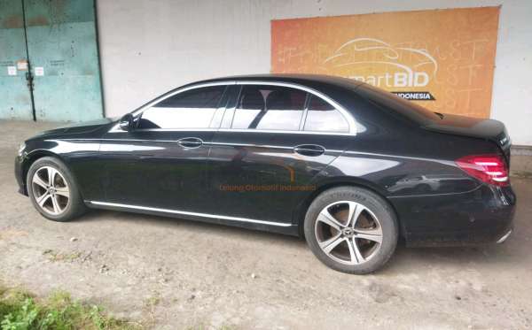 MERCEDES BENZ E 200