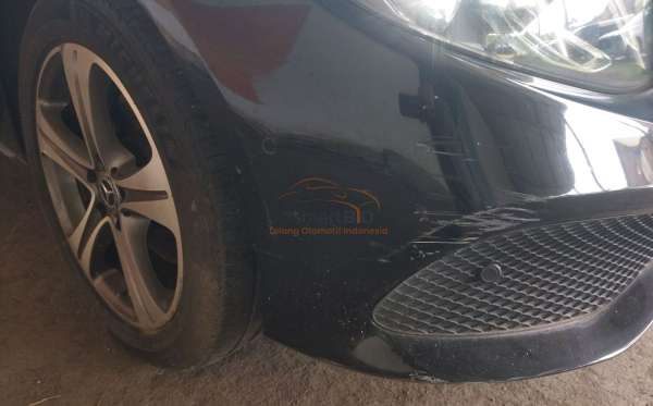 MERCEDES BENZ E 200