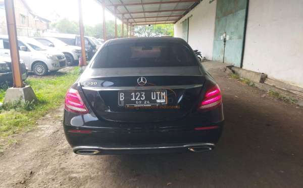 MERCEDES BENZ E 200