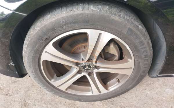 MERCEDES BENZ E 200