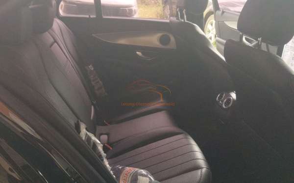 MERCEDES BENZ E 200