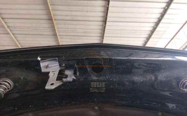 MERCEDES BENZ E 200