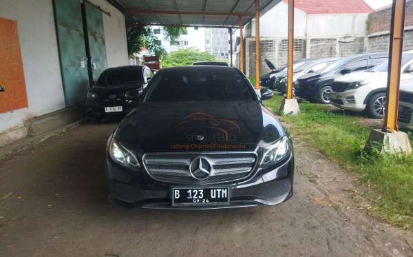 MERCEDES BENZ E 200