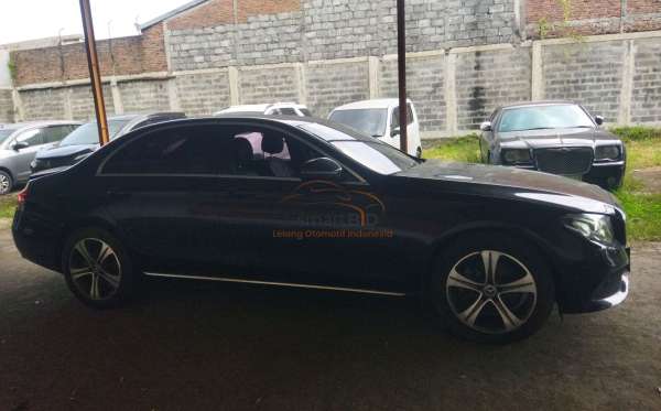 MERCEDES BENZ E 200
