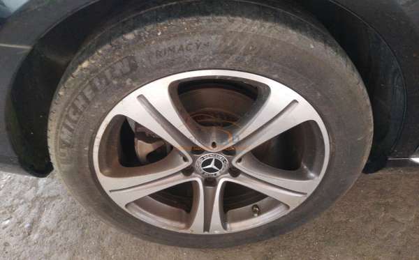 MERCEDES BENZ E 200