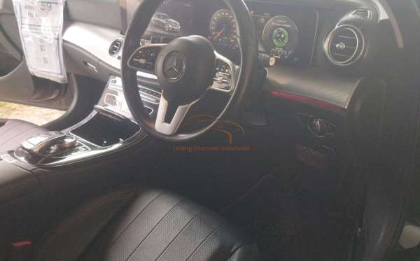 MERCEDES BENZ E 200