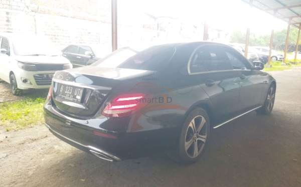 MERCEDES BENZ E 200