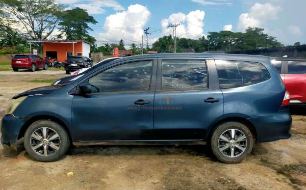 NISSAN GRAND LIVINA 1.5 SV