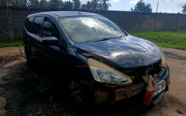 NISSAN GRAND LIVINA 1.5 SV