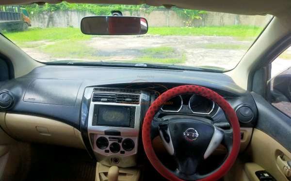 NISSAN GRAND LIVINA 1.5 SV