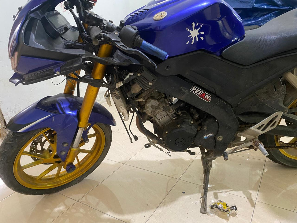 YAMAHA R15