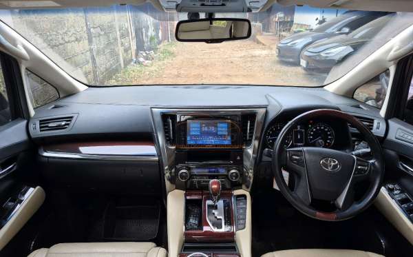 TOYOTA ALPHARD 2.5 G