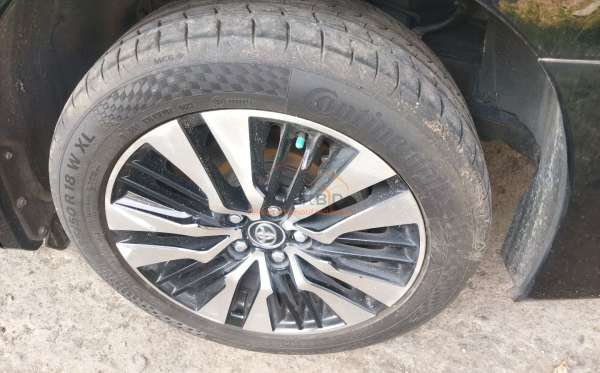 TOYOTA ALPHARD 2.5 G