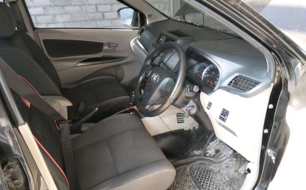TOYOTA  AVANZA  G