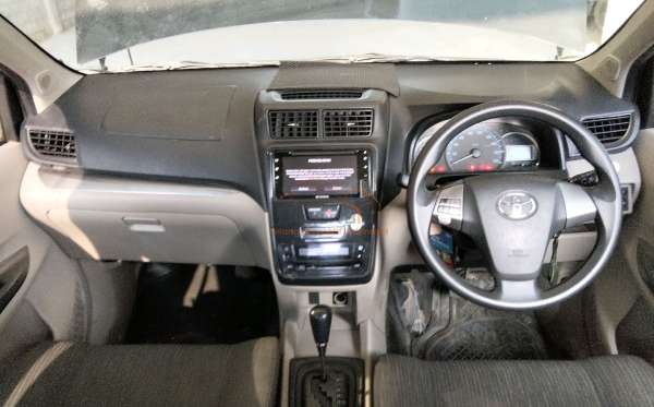 TOYOTA  AVANZA  G