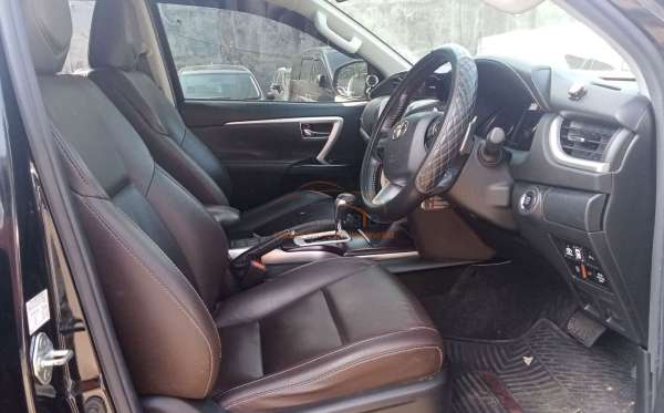 TOYOTA FORTUNER 2.4 VRZ