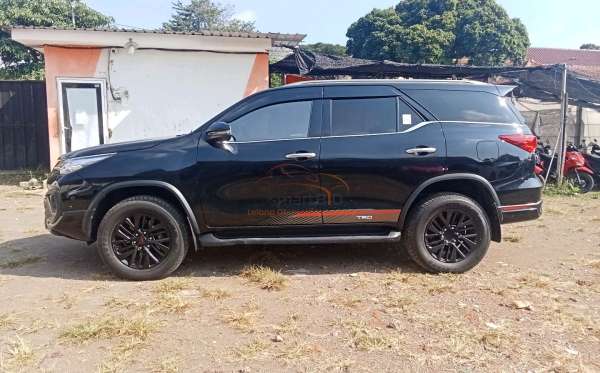 TOYOTA FORTUNER 2.4 VRZ