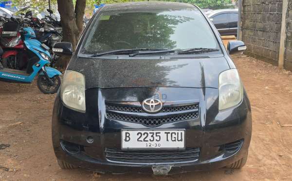 TOYOTA YARIS E