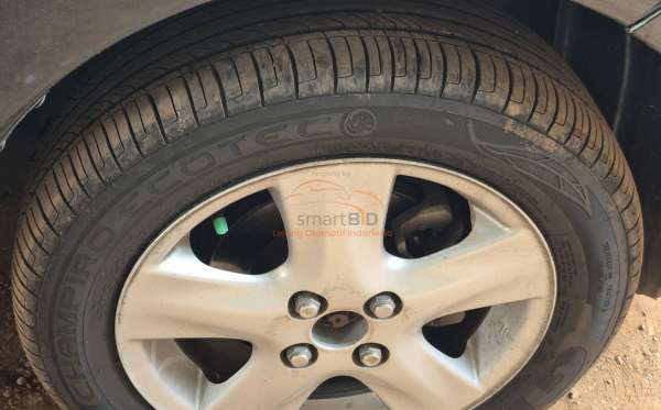 TOYOTA YARIS E