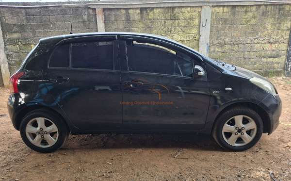 TOYOTA YARIS E