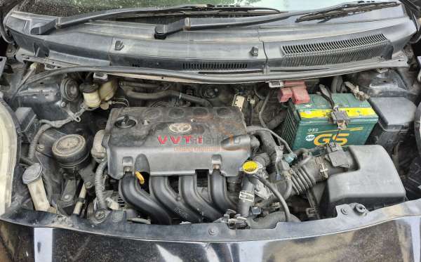 TOYOTA YARIS E