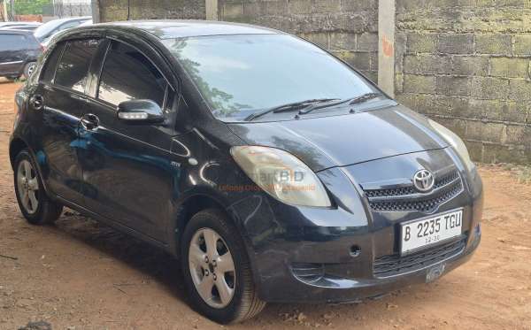 TOYOTA YARIS E
