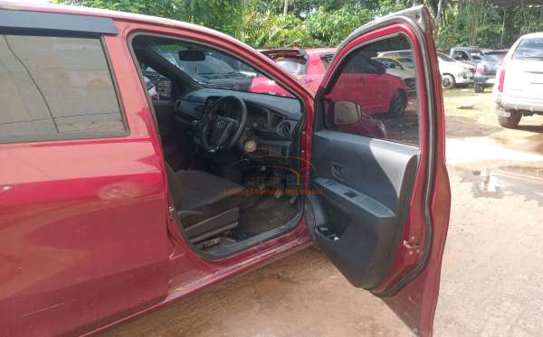 DAIHATSU  SIGRA  M