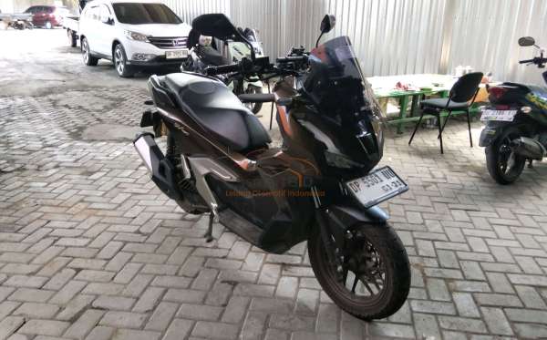 HONDA  ADV